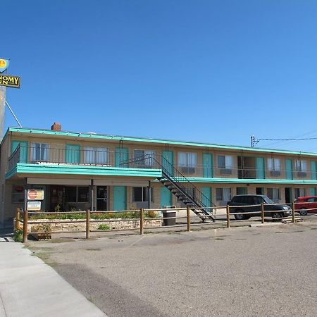 Economy Inn Ontario Eksteriør billede