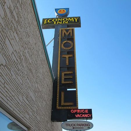 Economy Inn Ontario Eksteriør billede