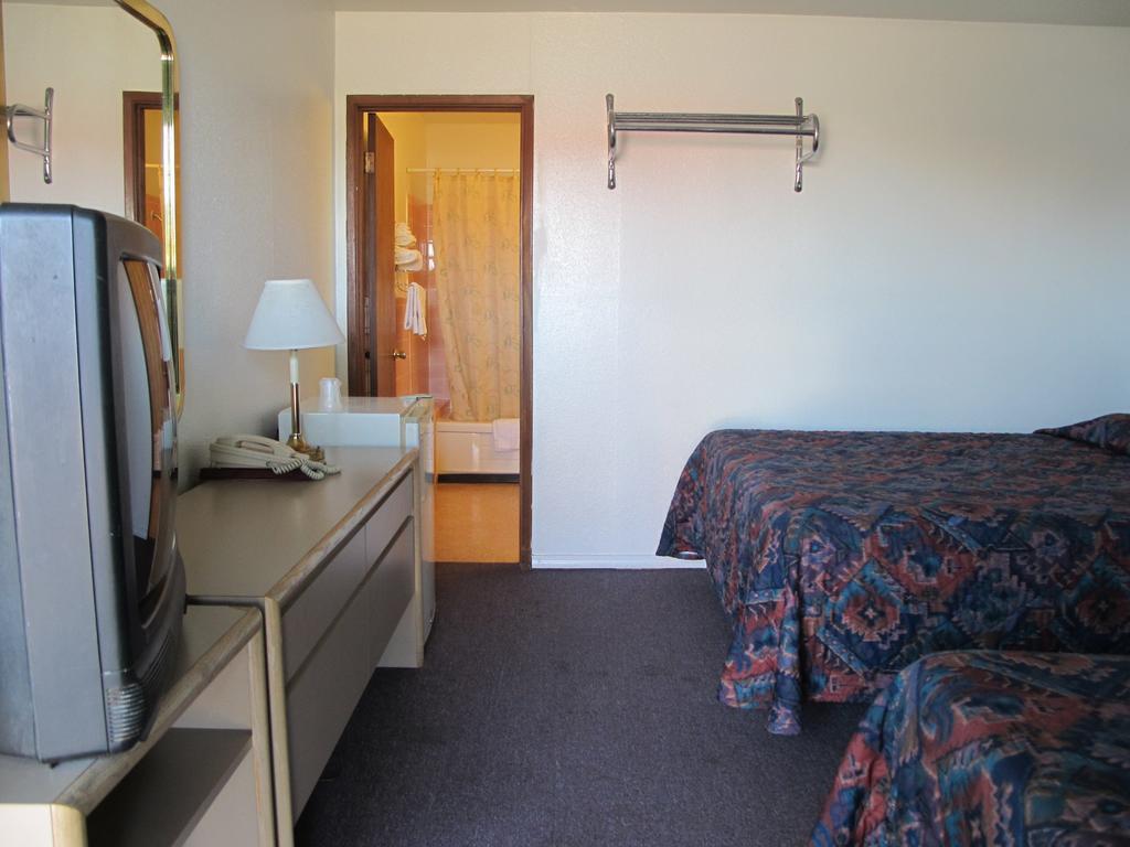 Economy Inn Ontario Værelse billede