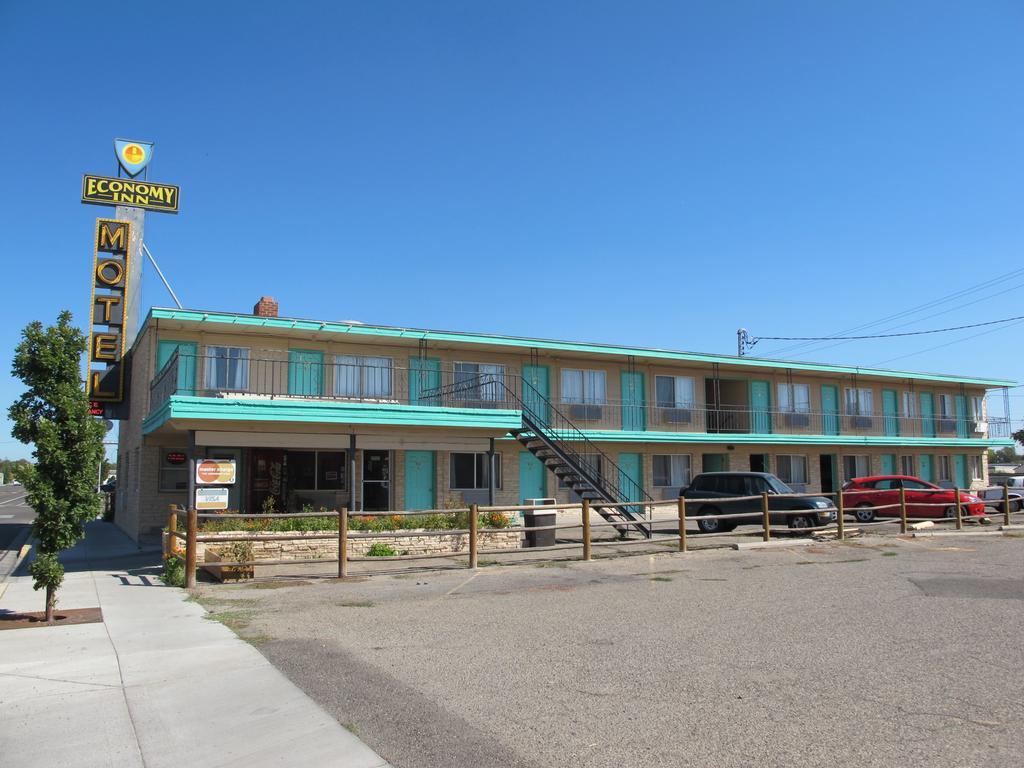 Economy Inn Ontario Eksteriør billede