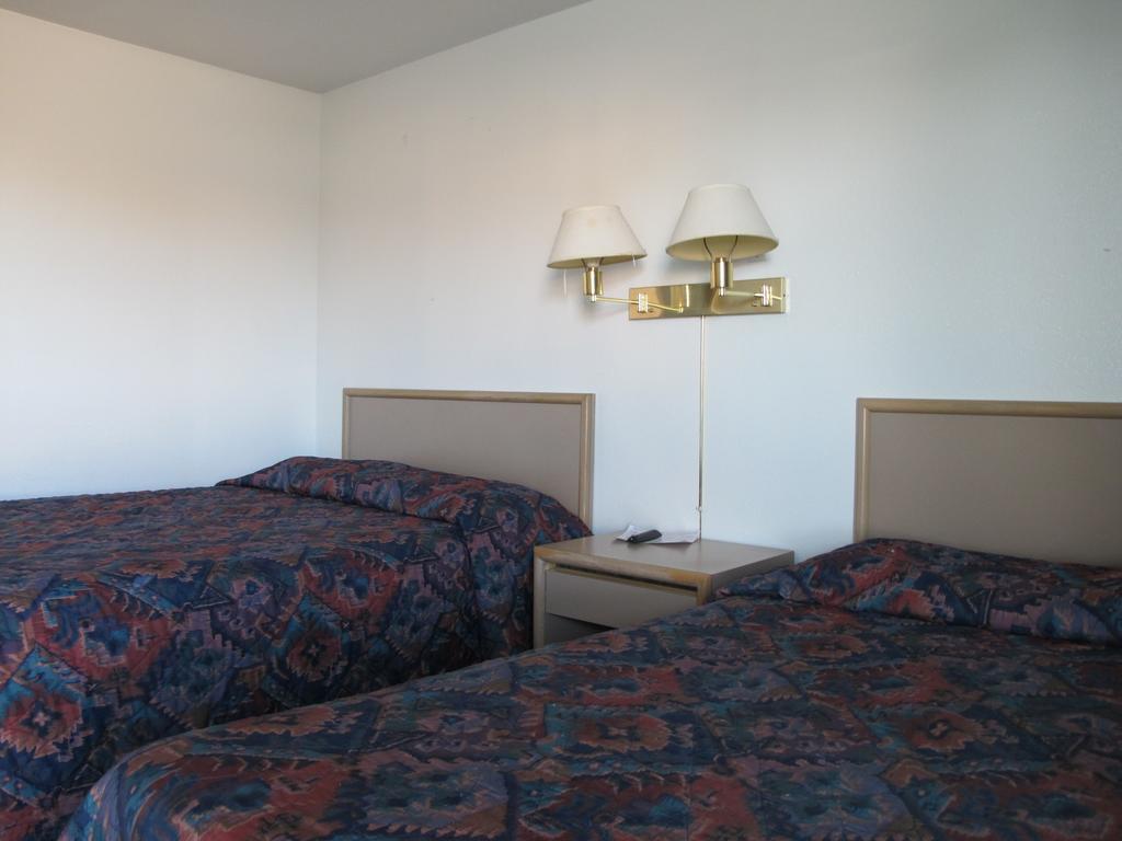 Economy Inn Ontario Værelse billede